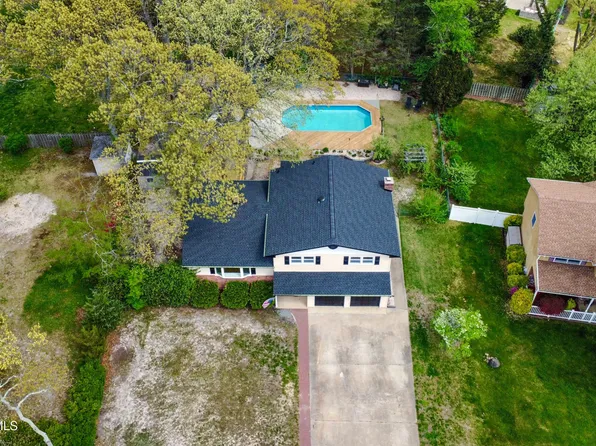 883 Astoria Drive, Toms River, NJ 08753