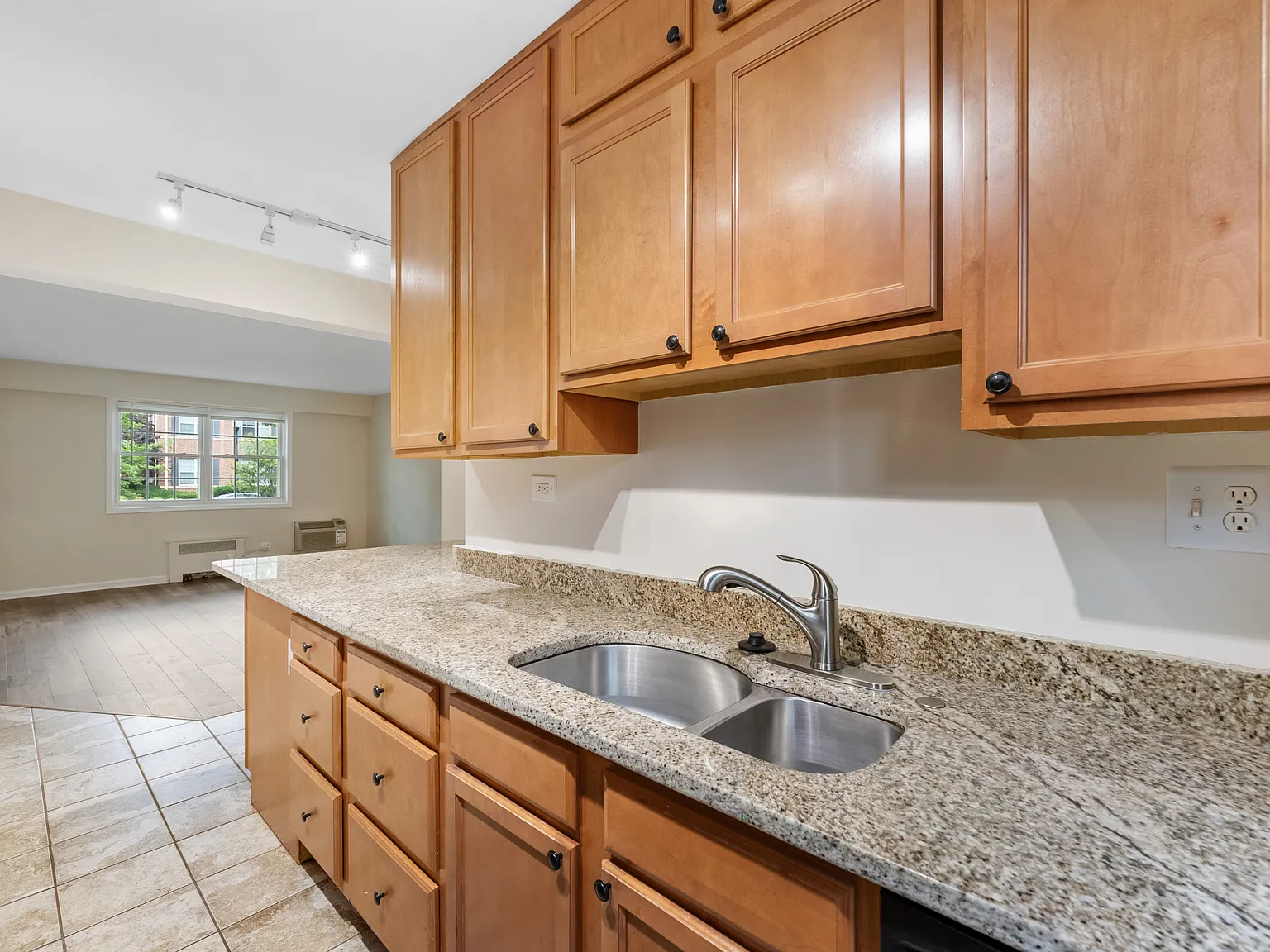 2 bed, 936 sqft, $2,250 — Photo 4