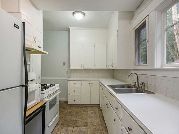 4th image of 121 Fitzhugh Ave SE
