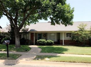 2707 Whispering Trail Cir, Pantego, TX 76013