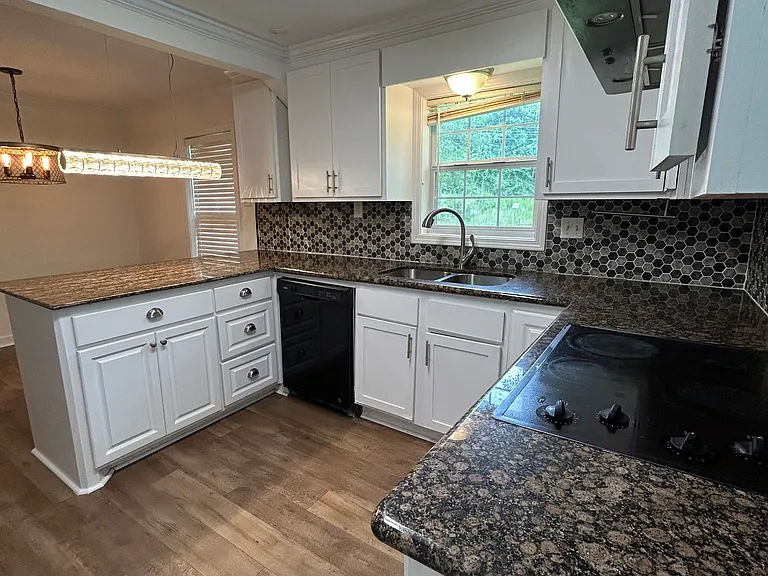 614 Boston Rd — Photo 7