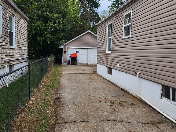 2nd image of 118 N 45th St