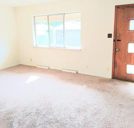 5th image of 215 Kenwood Ave