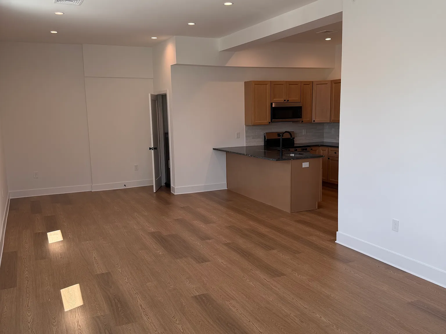 2 bed, 1200 sqft, $1,900 — Photo 2