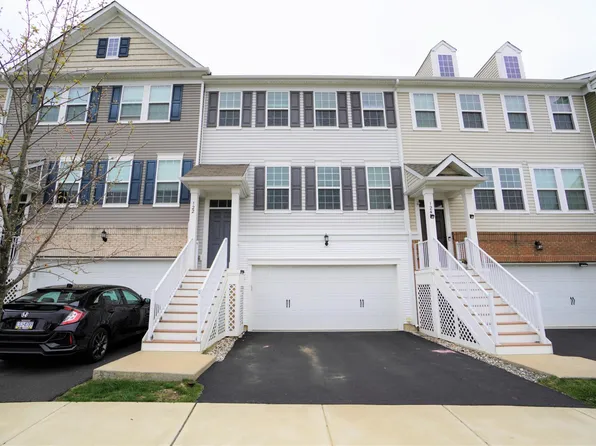 122 Admiral Ln, Warrington, PA 18976