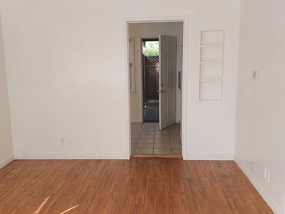 5th image of 2107 Stewart St