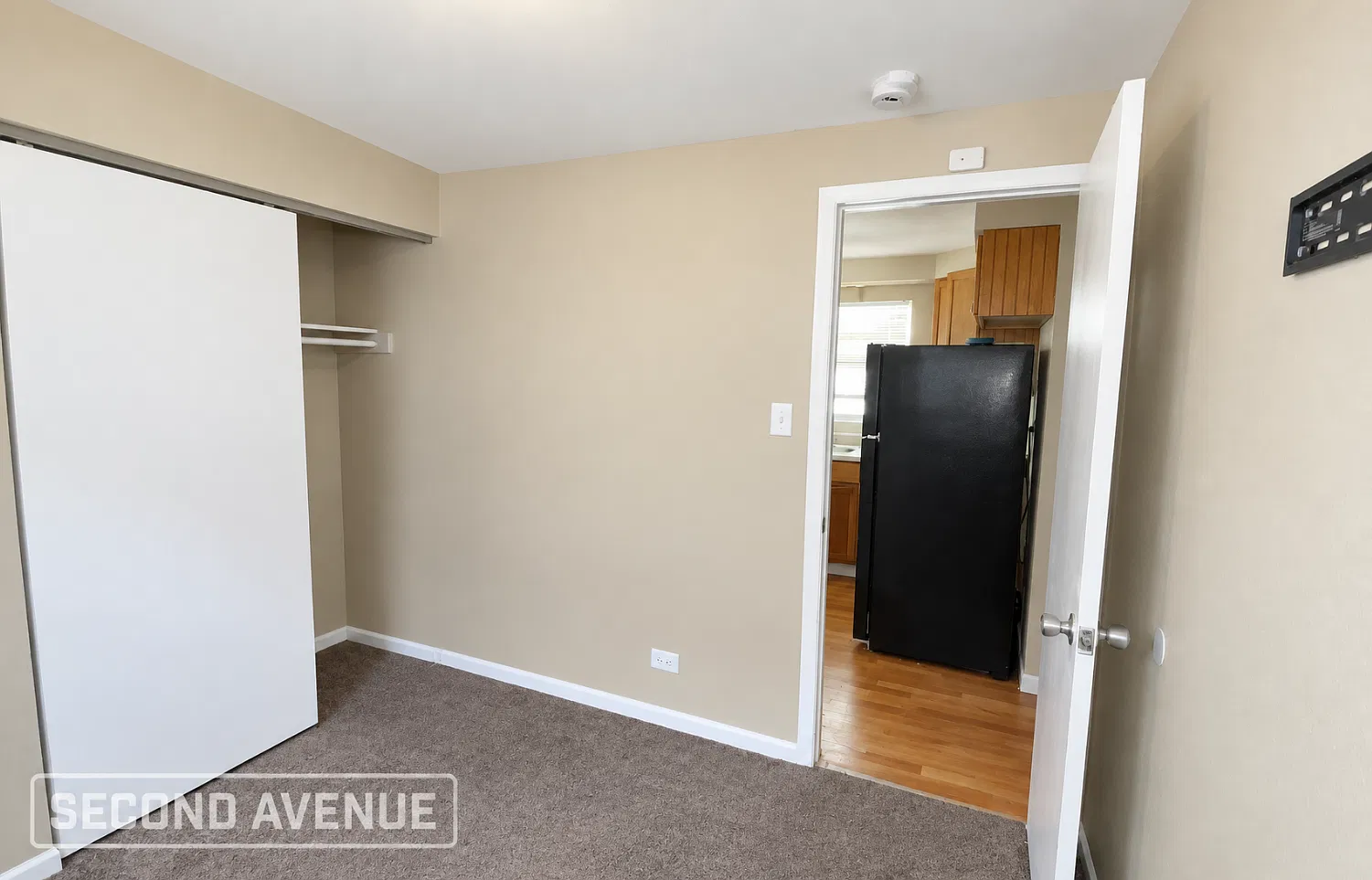 3 bed, 1.0 bath, 1200 sqft, $1,749 — Photo 2