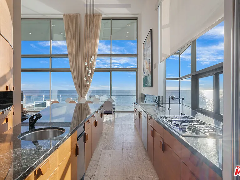 24434 Malibu Rd — Photo 11