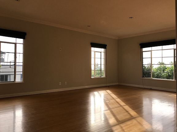 4th image of 8223 Fountain Ave