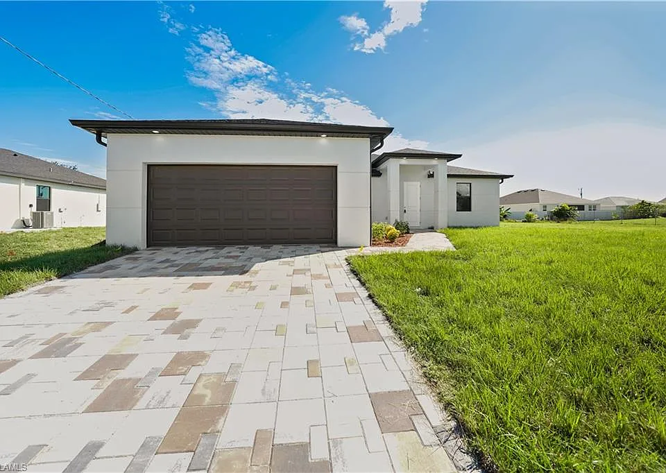 2458 NW 9th Ter