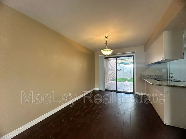 963 N Revere — Photo 10
