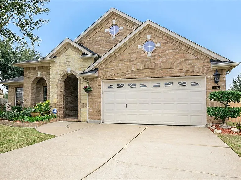 8707 Preston Field Ln — Photo 3