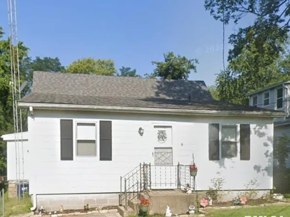 817 N 6th St, Mount Vernon, IL 62864