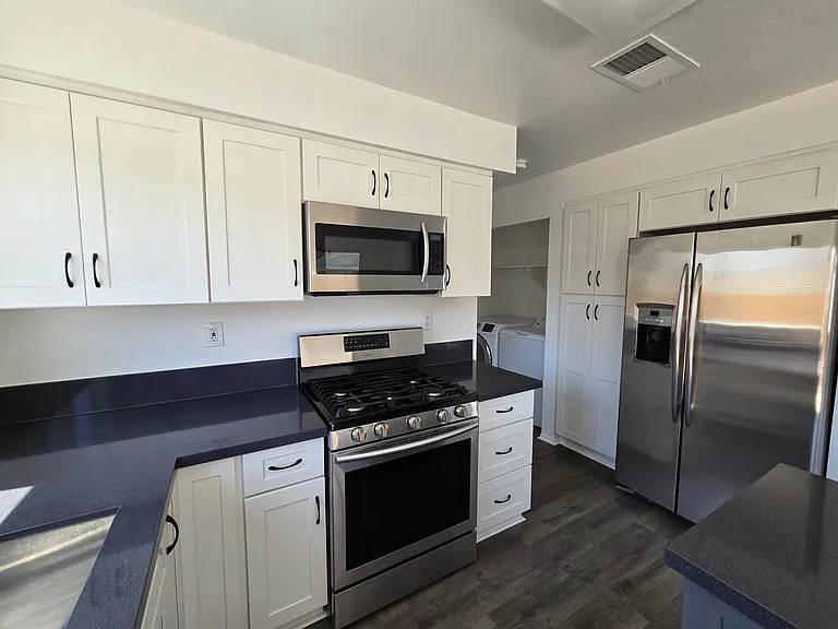 901 Acorn Ln — Photo 5