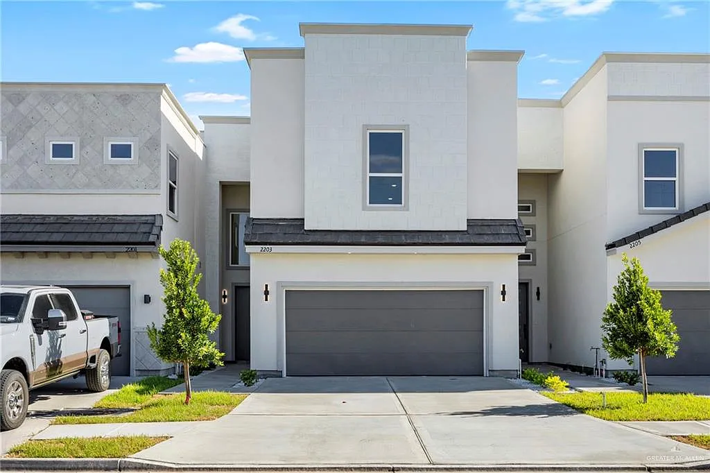 3 bed, 2.5 bath, 1663 sqft, $1,950 — Photo 1