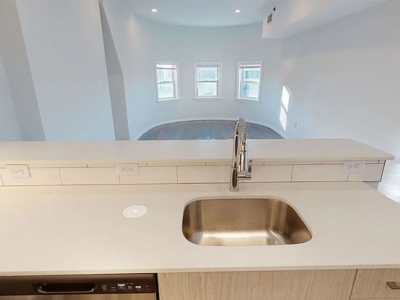 5th image of 1409 Beacon St #4