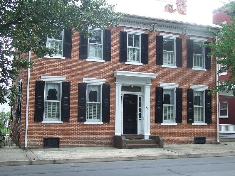 311 W Main St photo 1