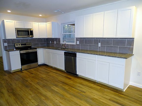 2nd image of 811 Spruce Ave
