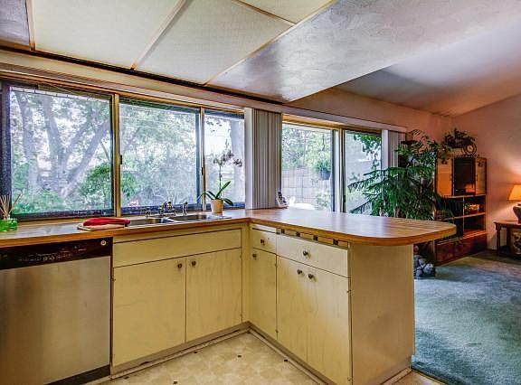 4th image of 1325 Sylvan Dr