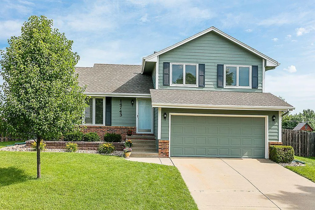 14743 Summit Dr — Photo 1