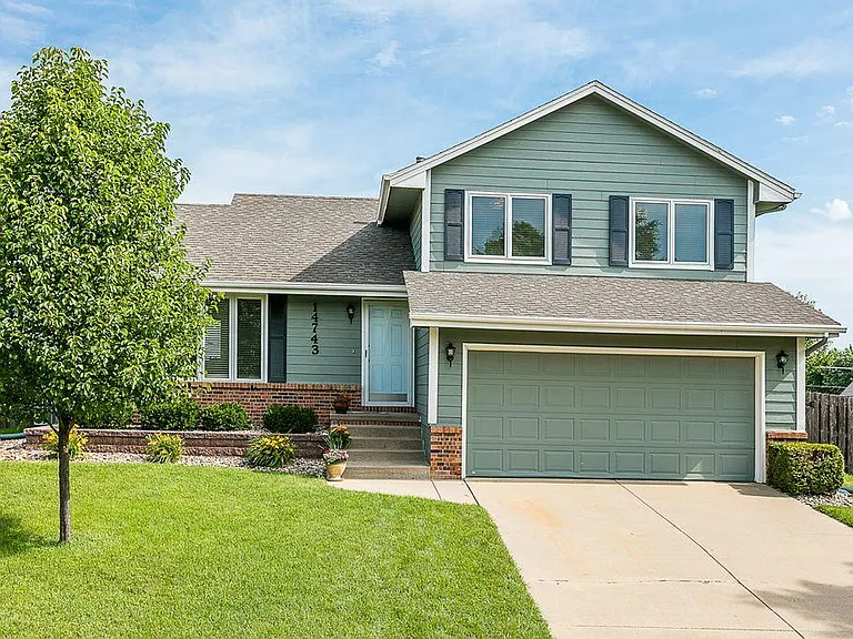 14743 Summit Dr — Photo 1