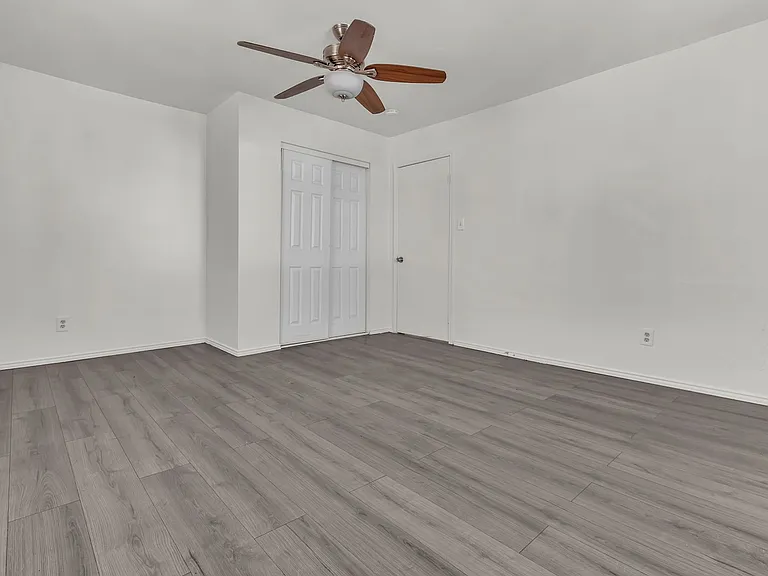 1166 E 43rd Pl — Photo 16