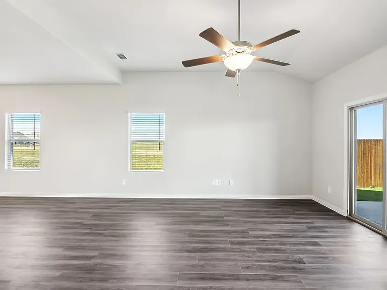 901 Edgehurst Dr — Photo 28