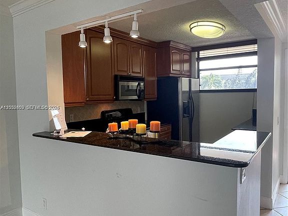 5th image of 110 Lake Emerald Dr APT 203