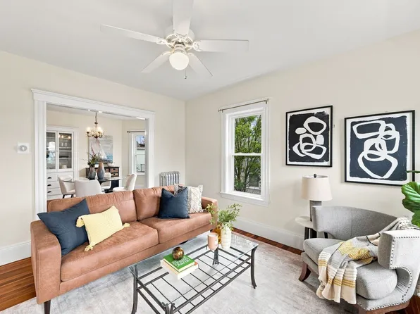 11 Lloyd Rd #11, Watertown, MA 02472