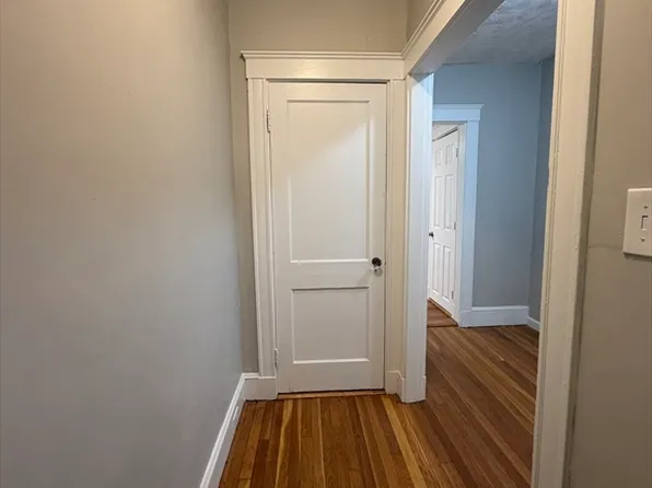 10 Mattakeeset St #10, Hyde Park, MA 02136