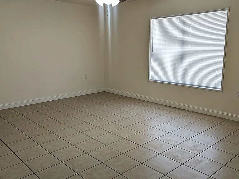 290 E Mesquite Blvd #A — Photo 5