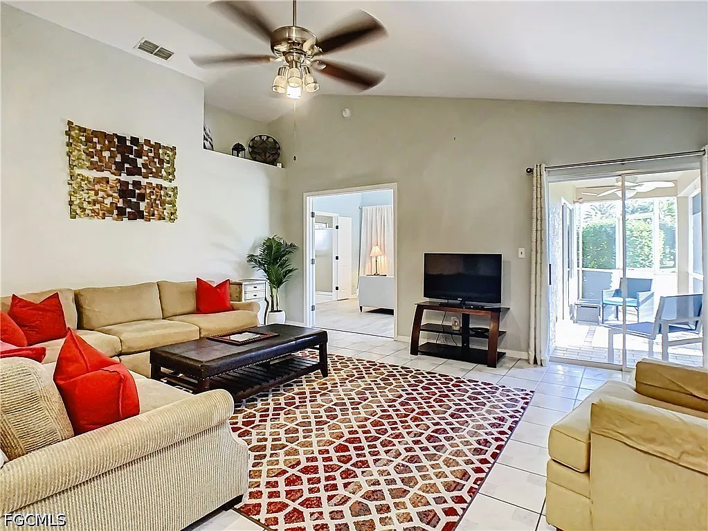3 bed, 2.0 bath, 1550 sqft, $2,450 — Photo 3