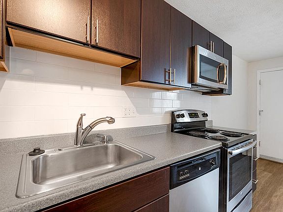 3rd image of 25 S Emerson St #1042027