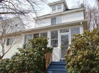 19 Woodrow Ct, Troy, NY