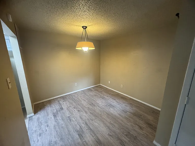8601 Memphis Dr #28 — Photo 8