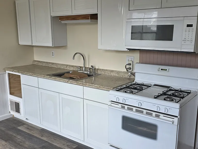 23-25 Clinton St #2 — Photo 2
