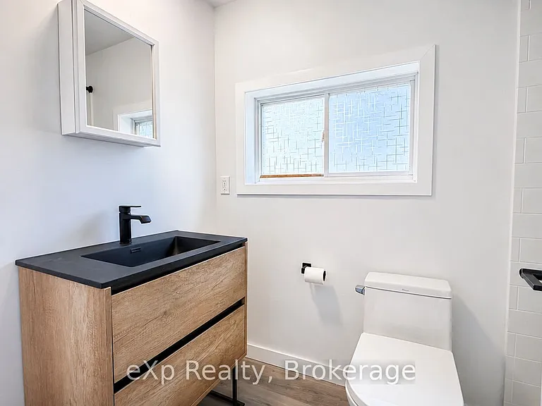 265 College St W #REAR — Photo 10