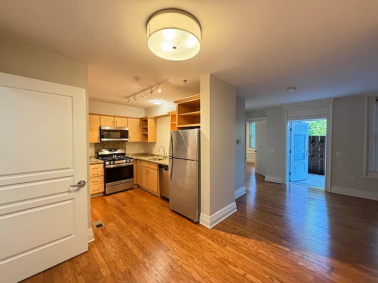 201 W Huron St #D — Photo 14