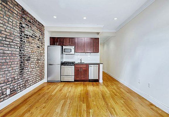 4th image of 7 Cornelia St APT 5f