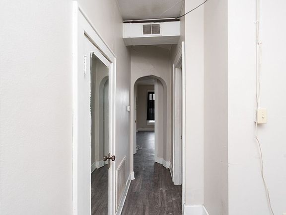 2nd image of 2022 College St #1/2