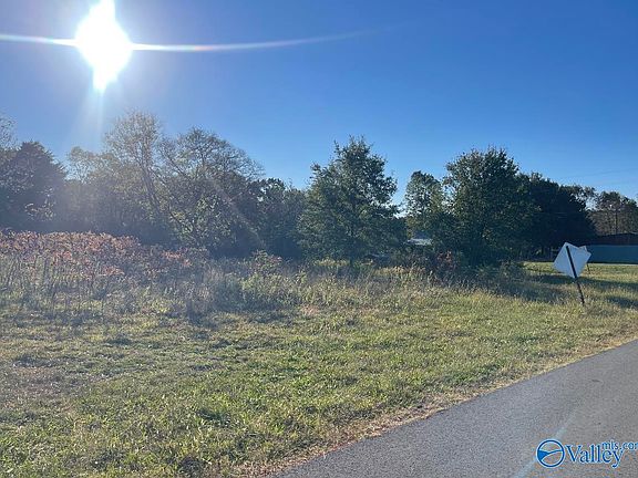 5th image of 16 Greenleaf Dr