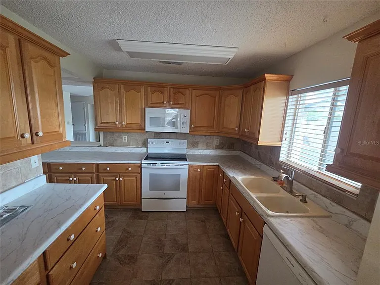 2010 Branch Tree Ln — Photo 10