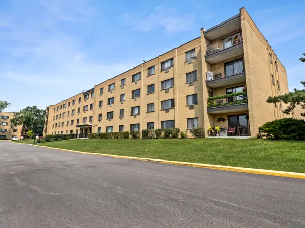 6660 S Brainard Ave APT 401, Countryside, IL 60525
