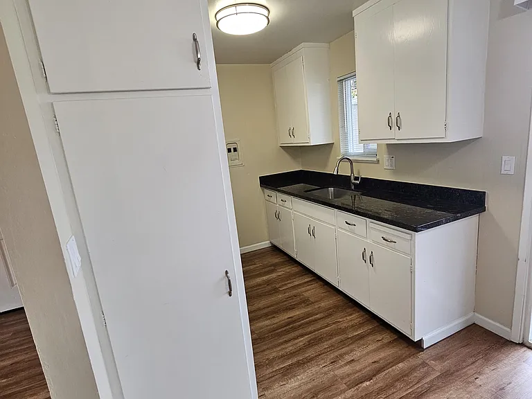 527 Walker Dr — Photo 4