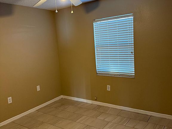 3rd image of 655 Avenue B SW APT A