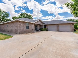1303 Oakwood Cir, Portales, NM 88130