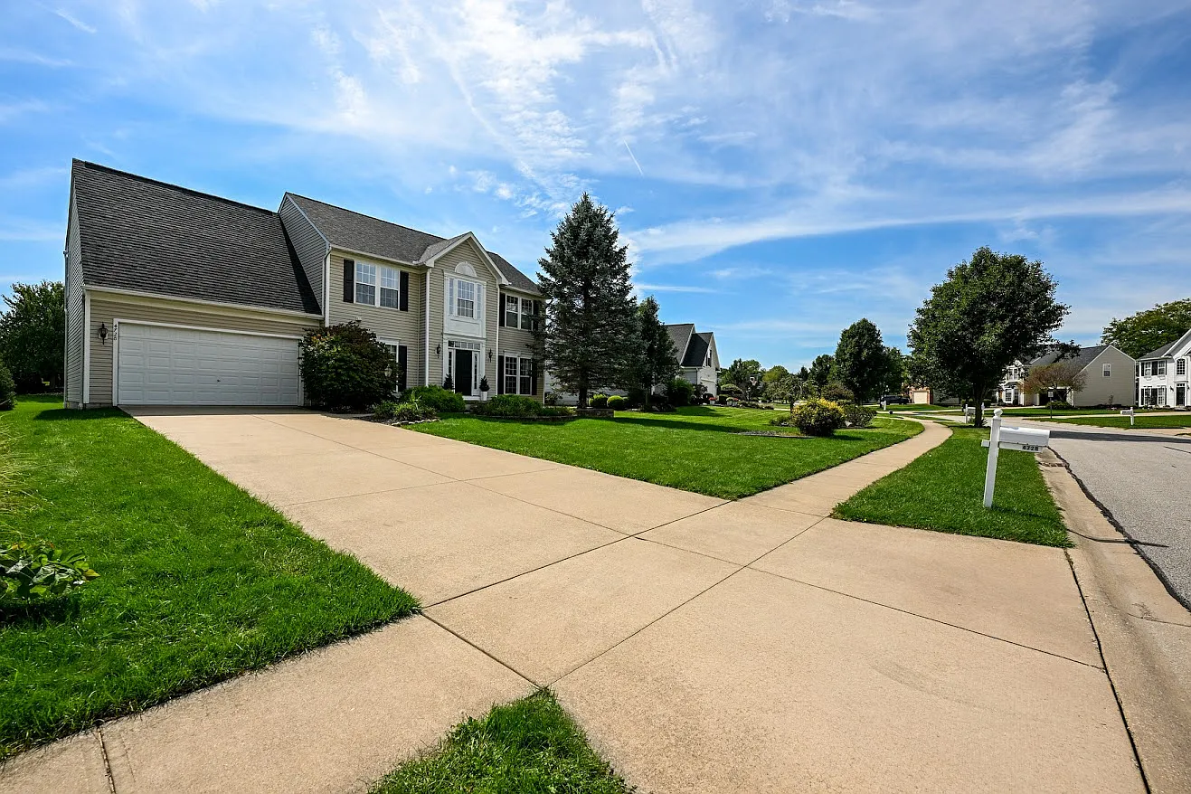 4 bed, 3178 sqft, $3,500 — Photo 2