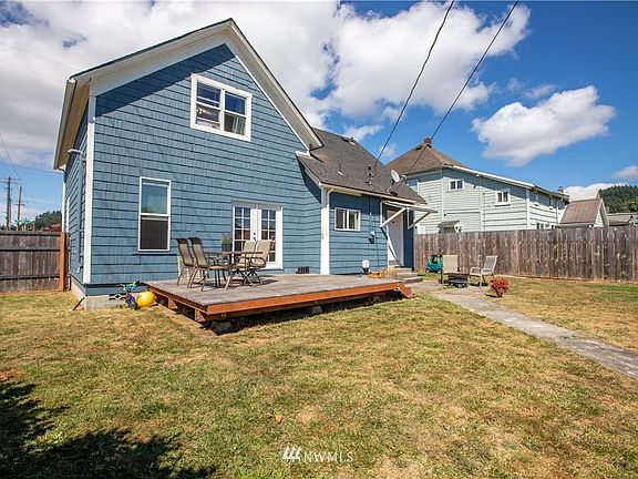 Great sized fully fenced back yard