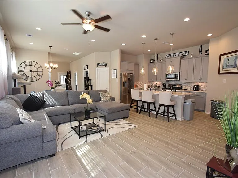 917 Crystal Bend Ln — Photo 4
