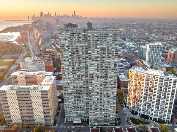 655 W Irving Park Rd APT 5406, Chicago, IL 60613